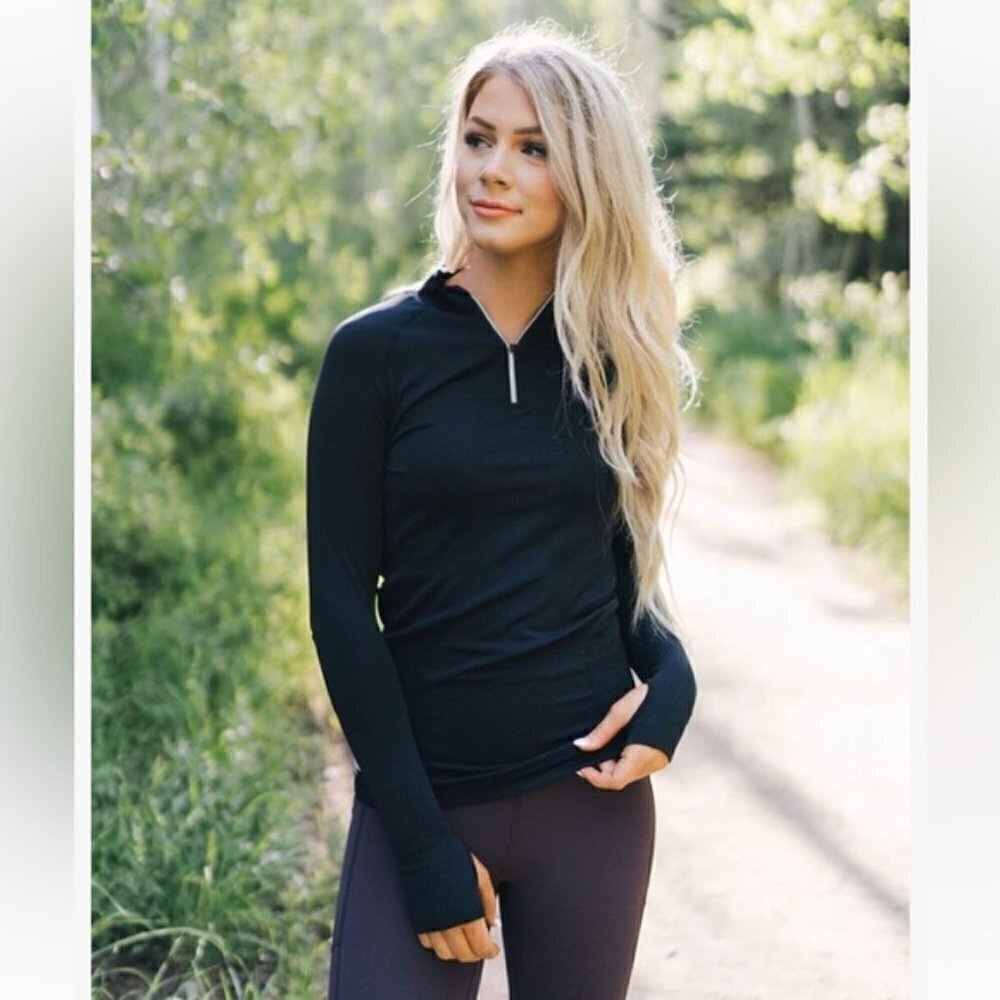 Zyia Active Fog Performance 1/4 Zip Long Sleeve Pullover Top in Black